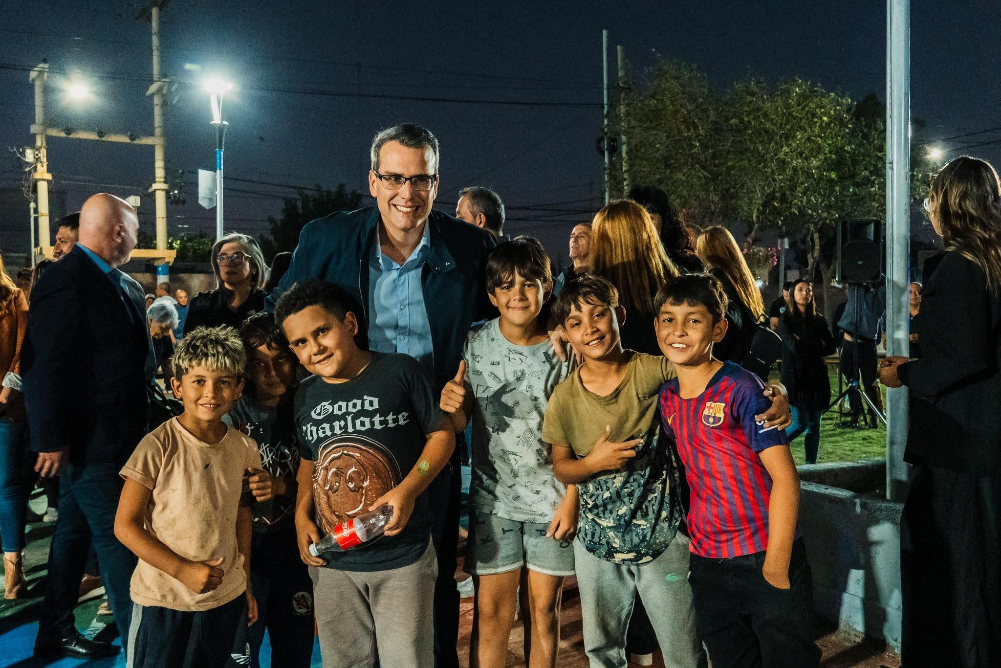 El intendente de Rawson,Carlos Munisaga, acompañado de vecinos dejo inauguradas las obras de un nuevo espacio verde en el departamento.