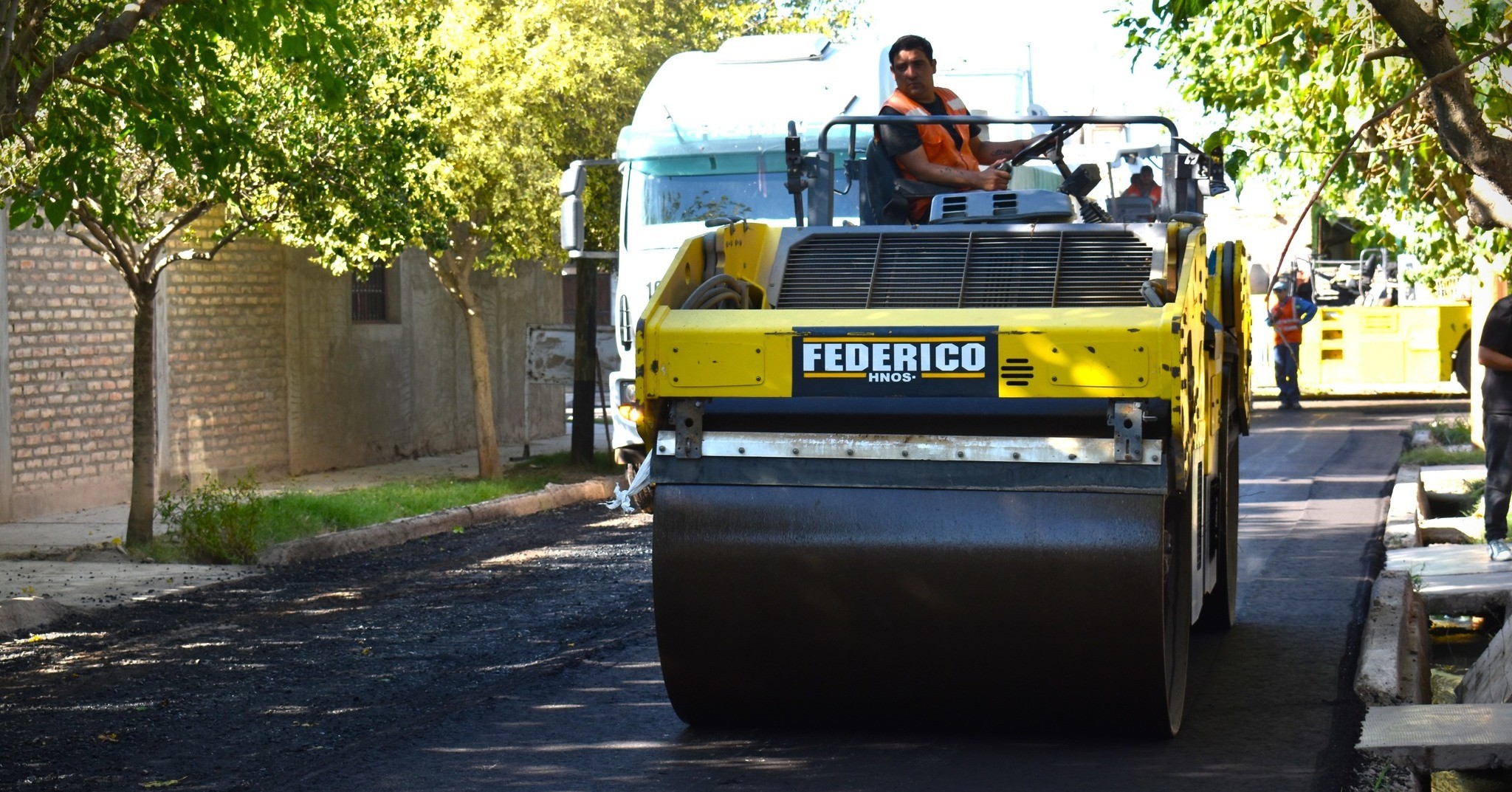 El municipio de Santa Lucia suma una calle más pavimentada reafirmando su compromiso de seguir avanzando en cada barrio del departamento.