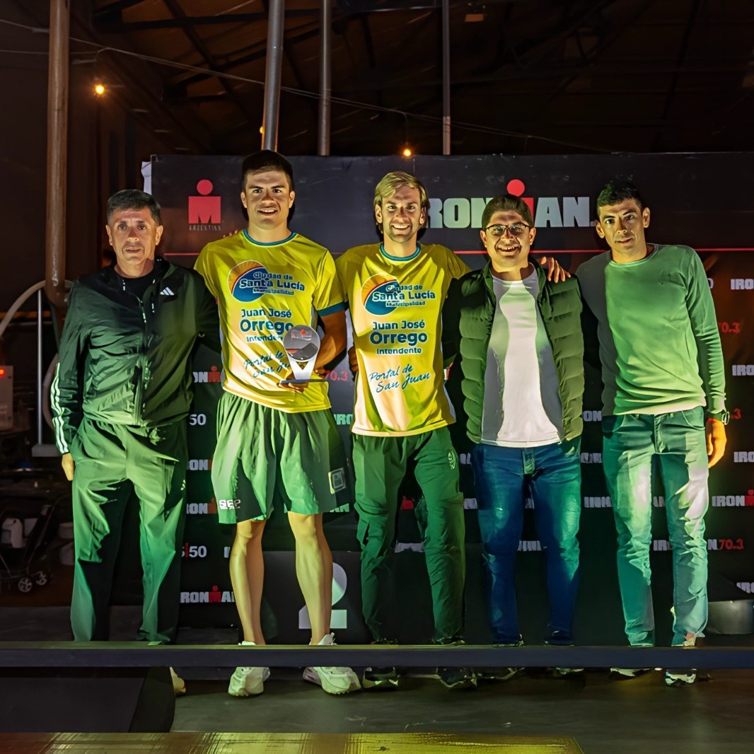 El municipio de Santa Lucia participo con su propio equipo en el Iron Man 70.3