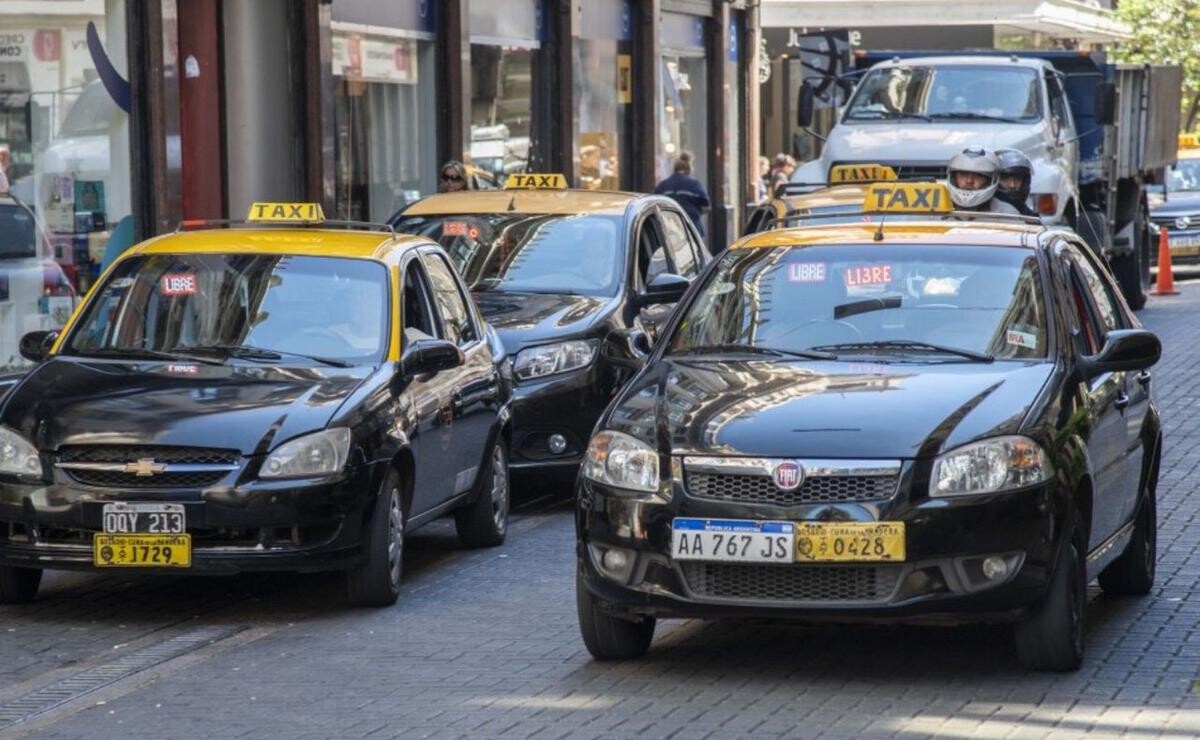 Taxis: el aumento del combustible dispara un pedido urgente de suba de tarifas