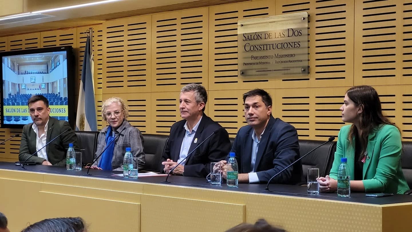 En el Salón de las Dos Constituciones de la Cámara de Representantes de Misiones se llevó a cabo la presentación “Mediciones medioambientales disponibles en Misiones