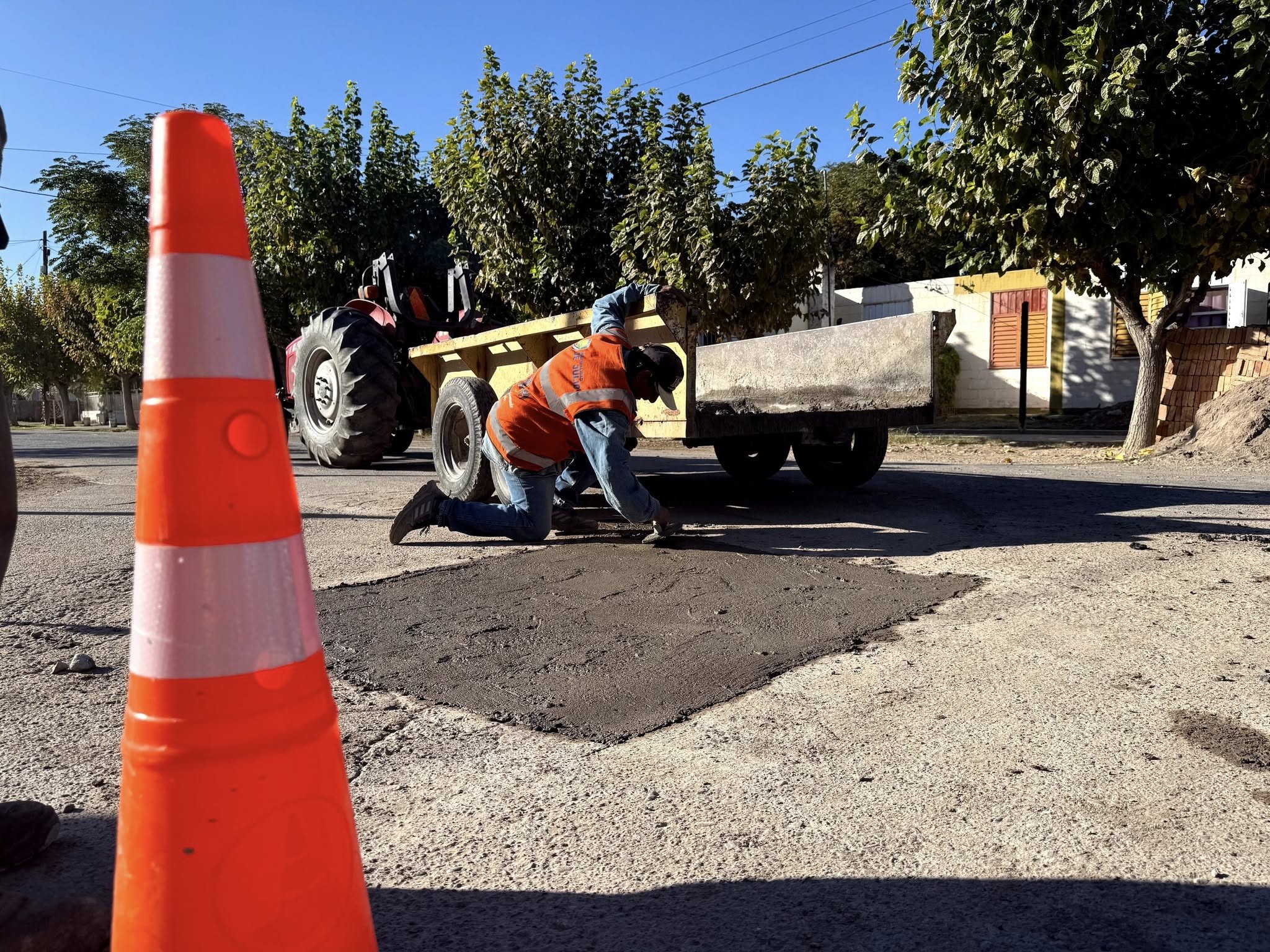 El municipio de 9 de Julio continua avanzando en las obras que se realizan de bacheo en Villa Cabecera.