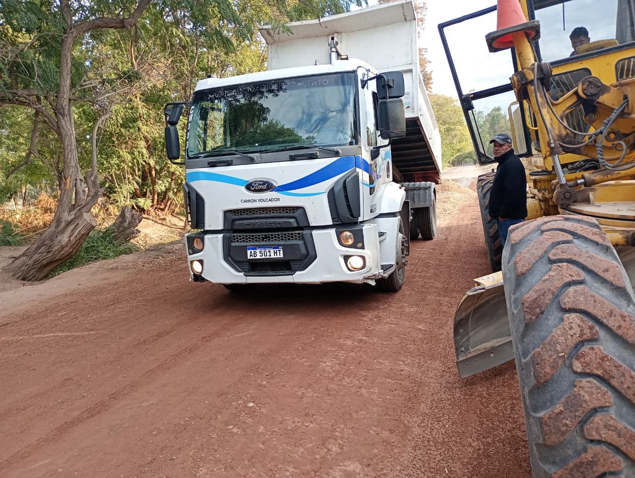 El municipio de Sarmiento continua realizando de mejoras en las  calles del departamento.