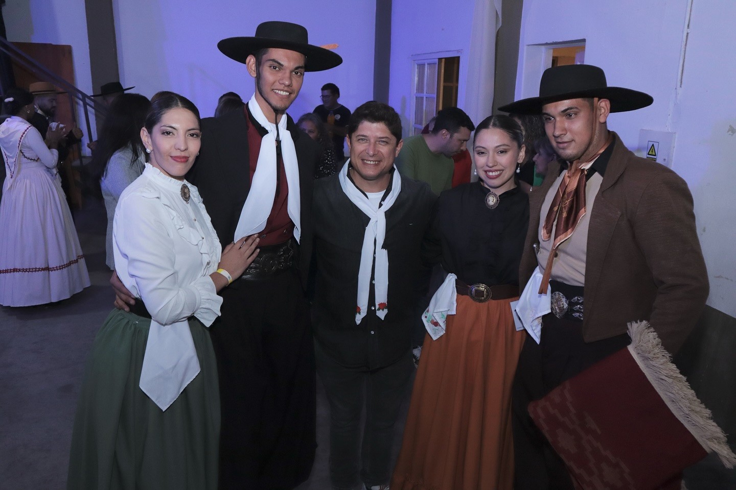 En una noche cargada de tradición y baile,el intendente de Santa Lucia,Juan Jose Orrego,en el salón Camping Don Bosco,participio de la presentacion del competitivo de folclore “Retamal” organizado por los profesores Luciana Pedrol y Federico Castillo.