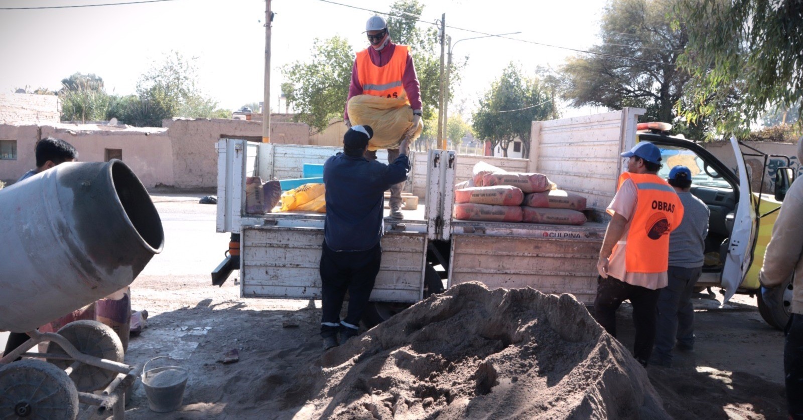 El municipio de Santa Lucia avanza a paso firme en la construcción y remodelación de los Centros de Jubilados  en cada barrio de nuestro departamento.
