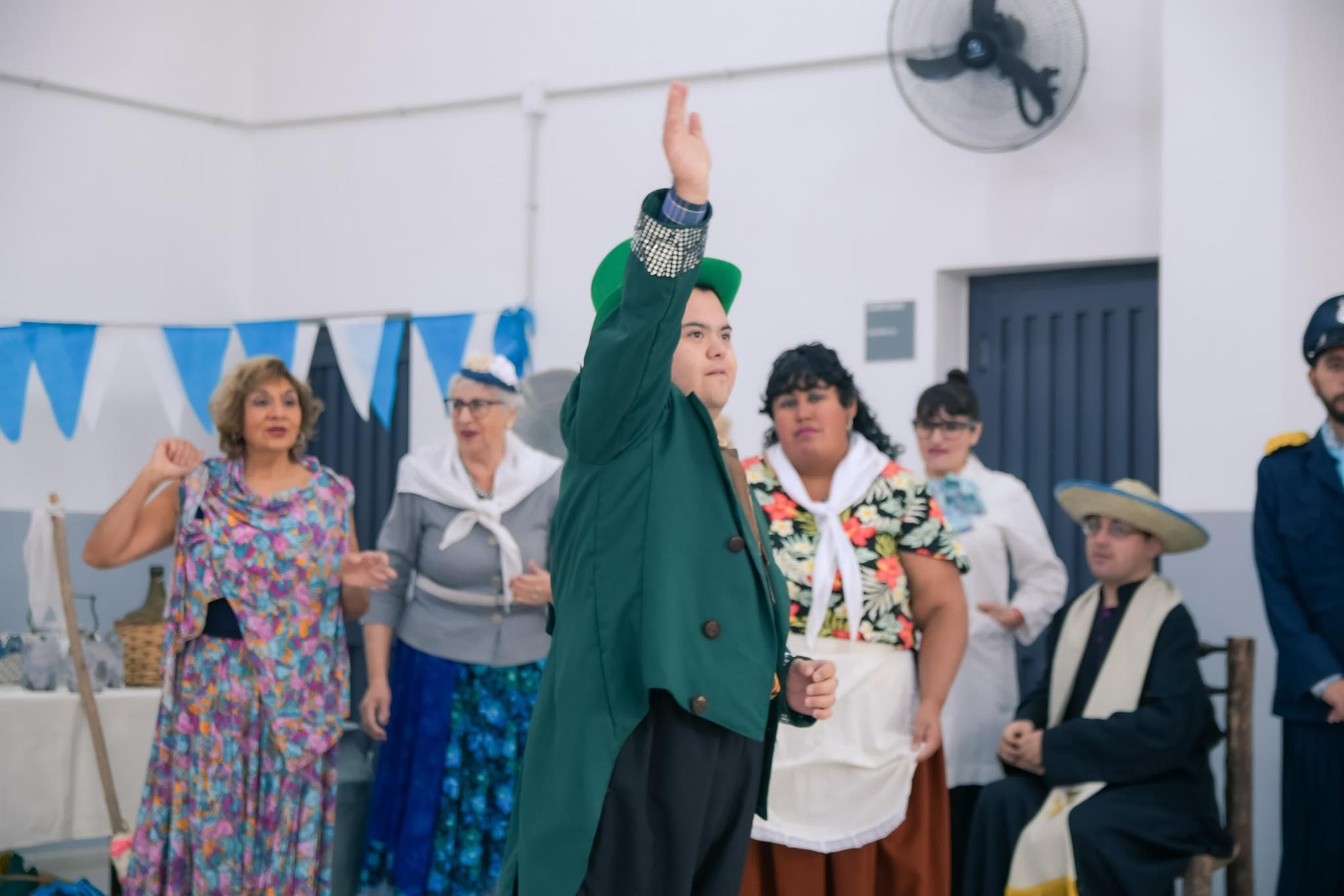 En la Escuela de Educación Especial Felipa Rojas de Iglesia, se presentó la obra “Identidad Nacional, una obra teatral gauchesca”, interpretada por personas con discapacidad, actores, adultos mayores y estudiantes de Teatro de la UNSJ.