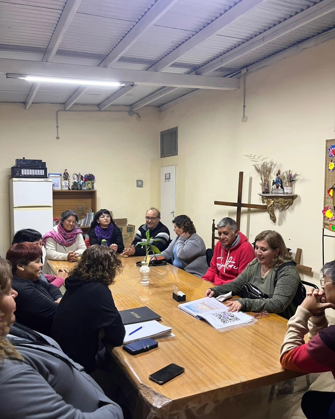 La intendenta Analía Becerra mantuvo una reunión con la comunidad religiosa de Nuestra Señora de Pompeya, ubicada en el distrito de Dos Acequias