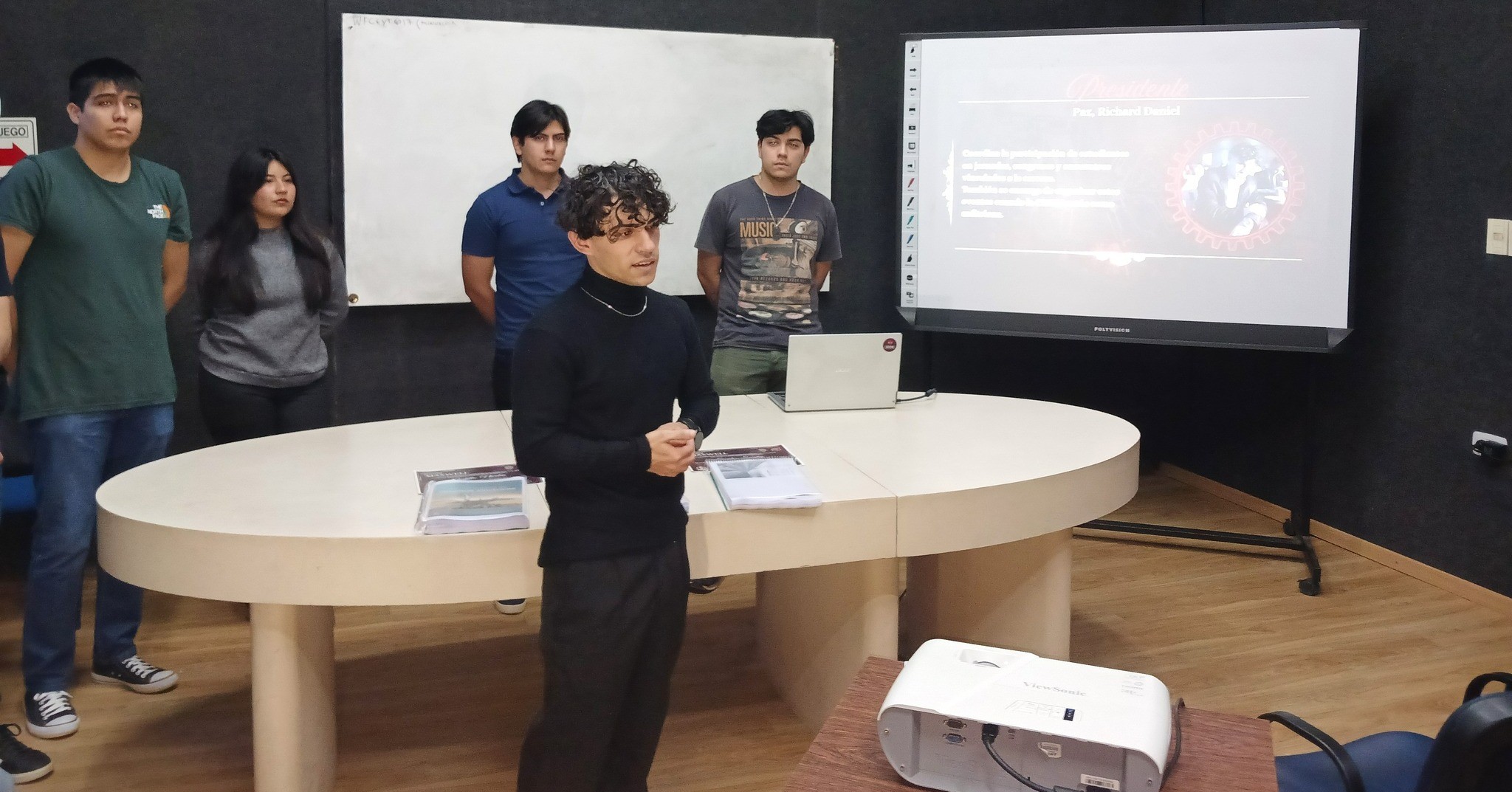 CEIEM entregó distinciones y de la misma, participó un estudiante dorense