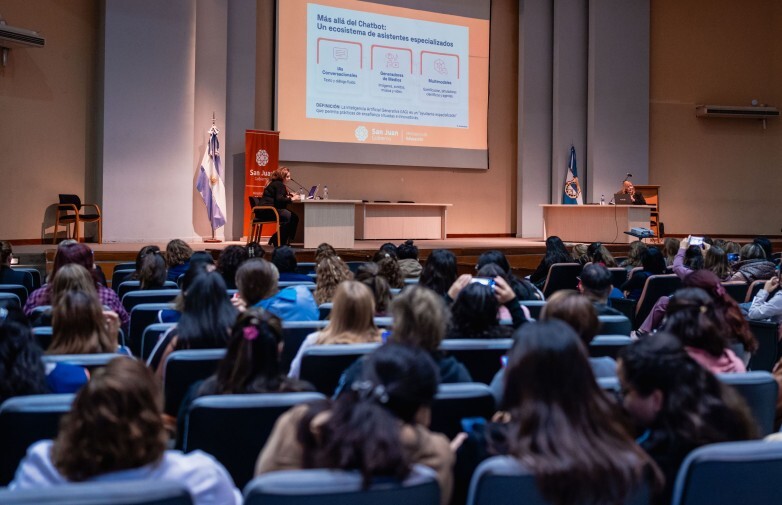 49608.jpg Más de 1.200 docentes participaron de un nuevo encuentro de formación sobre IA