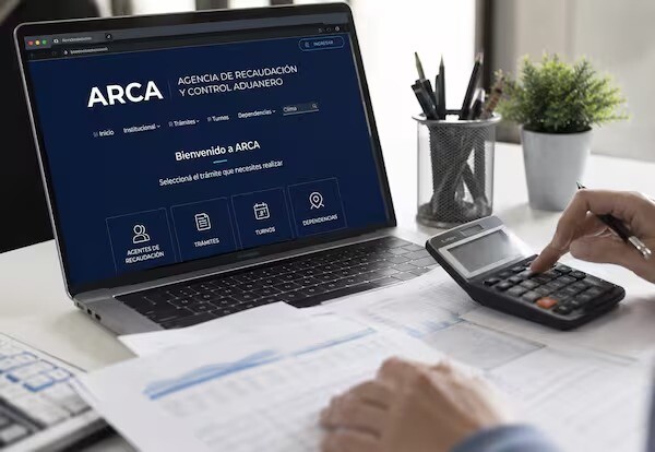 ARCA actualiza la factura electrónica con nuevas reglas y un cronograma nacional