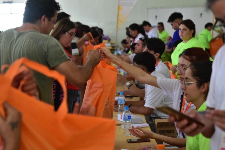 4cdc2d0716b8faeeeef7d49e4576cd43_L.jpg Mochilas con útiles y kits de salud para los chicos de 9 de Julio