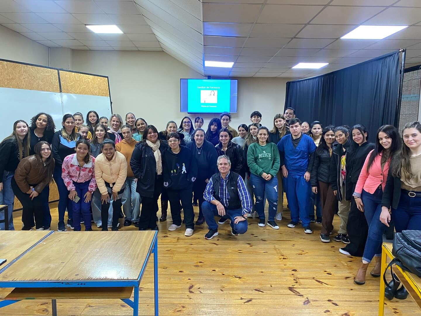 Concientización sobre Residuos Patológicos: Charla del Secretario de Tecnología, Industria y Ambiente en el Instituto San Agustín