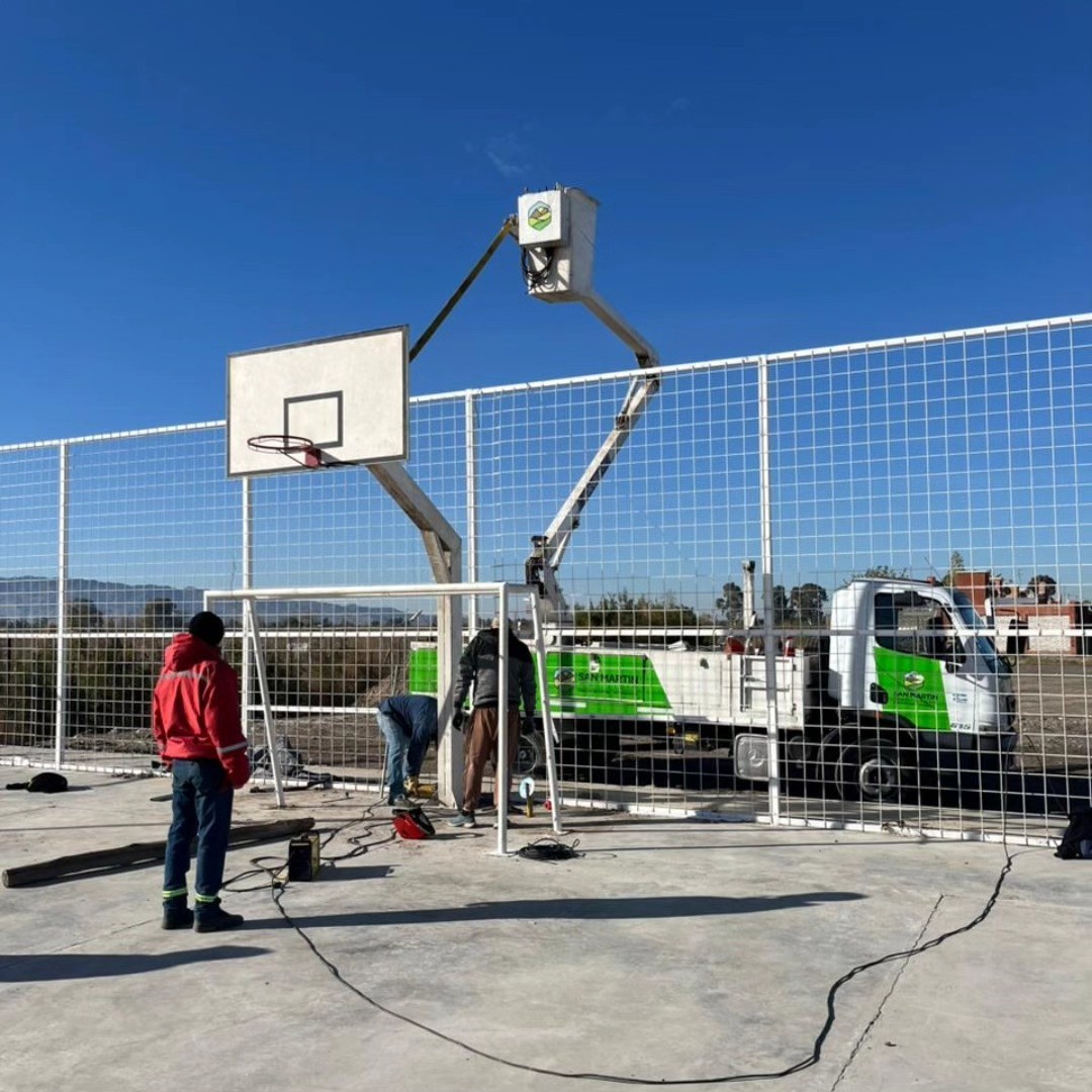 La Municipalidad de San Martín avanza con una importante obra en el Barrio El Portal, donde se está construyendo desde cero un nuevo playón deportivo que beneficiará a toda la comunidad.