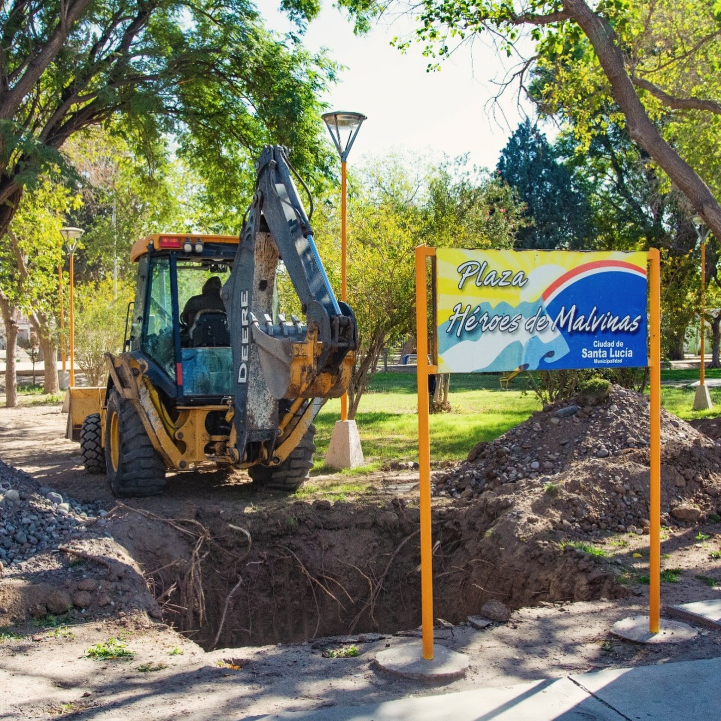 El municipio de la Ciudad de Santa Lucia continua realizando trabajos de mantenimiento en distintos espacios del departamento.