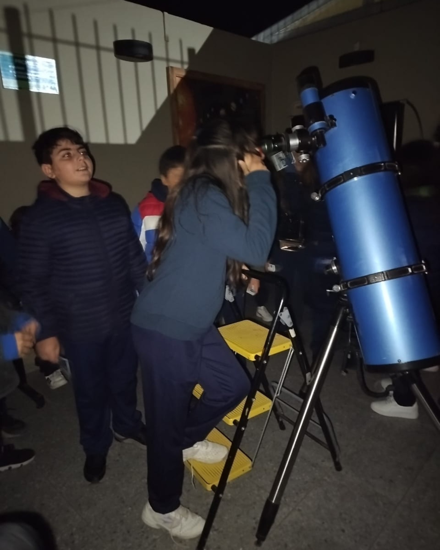 El Observatorio Astronómico Domingo Faustino Sarmiento, ubicado en el Complejo Turístico Religioso Ceferino Namuncurá, volvió a ser escenario de una experiencia enriquecedora, esta vez con la visita del Colegio Juan Marcos Zapata, del departamento Rawson.