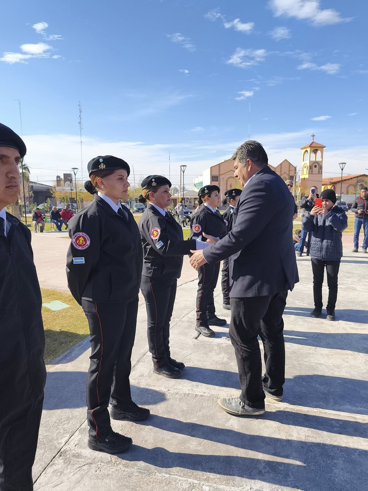 El intendente de Sarmiento,Alfredo Castro, participo del acto de egreso de la Segunda Promoción de Bomberos Voluntarios.