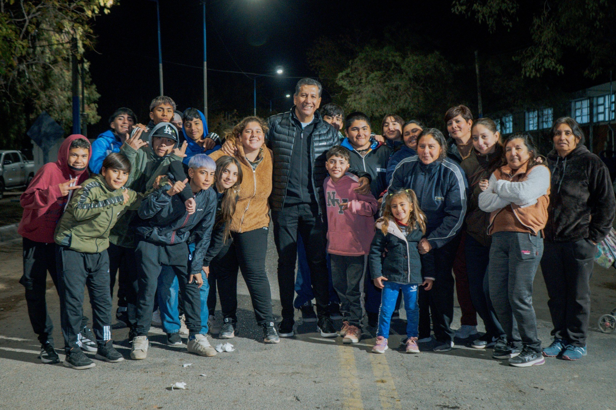 El intendente de Pocito, Fabian Aballay, inauguró la iluminación Led de Calle 9 en el tramo comprendido entre Chacabuco y Vidart, una arteria estratégica para los vecinos de la zona y el sector productivo del departamento.