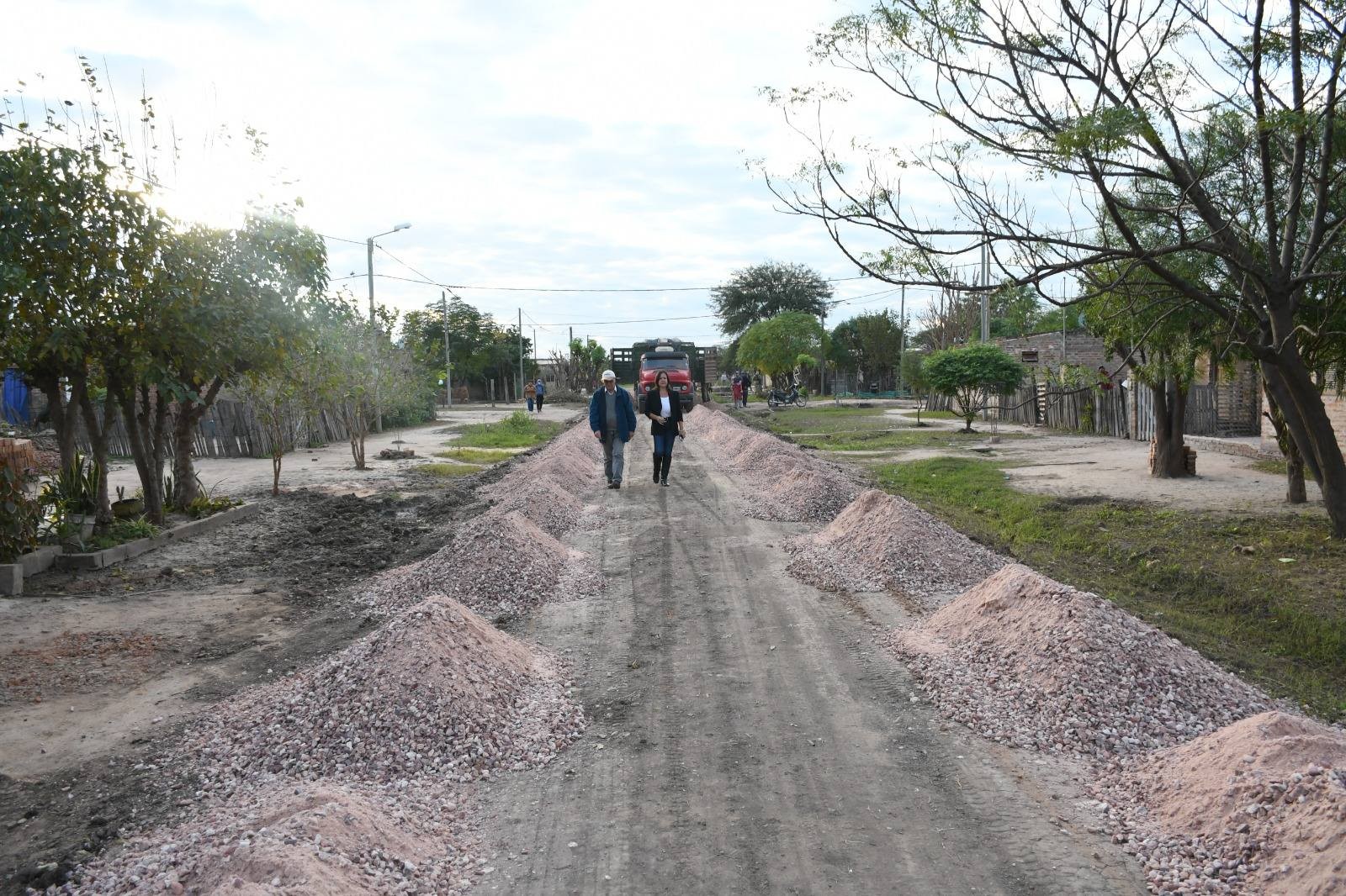 TRES ISLETAS: LA JEFA COMUNAL DE NUESTRA LOCALIDAD LIC. MARCELA DUARTE REALIZÓ UNA RECORRIDA Y  SUPERVISANDO LAS OBRA QUE MEJORAS QUE AVANZAN EN QUINTA RIQUELME