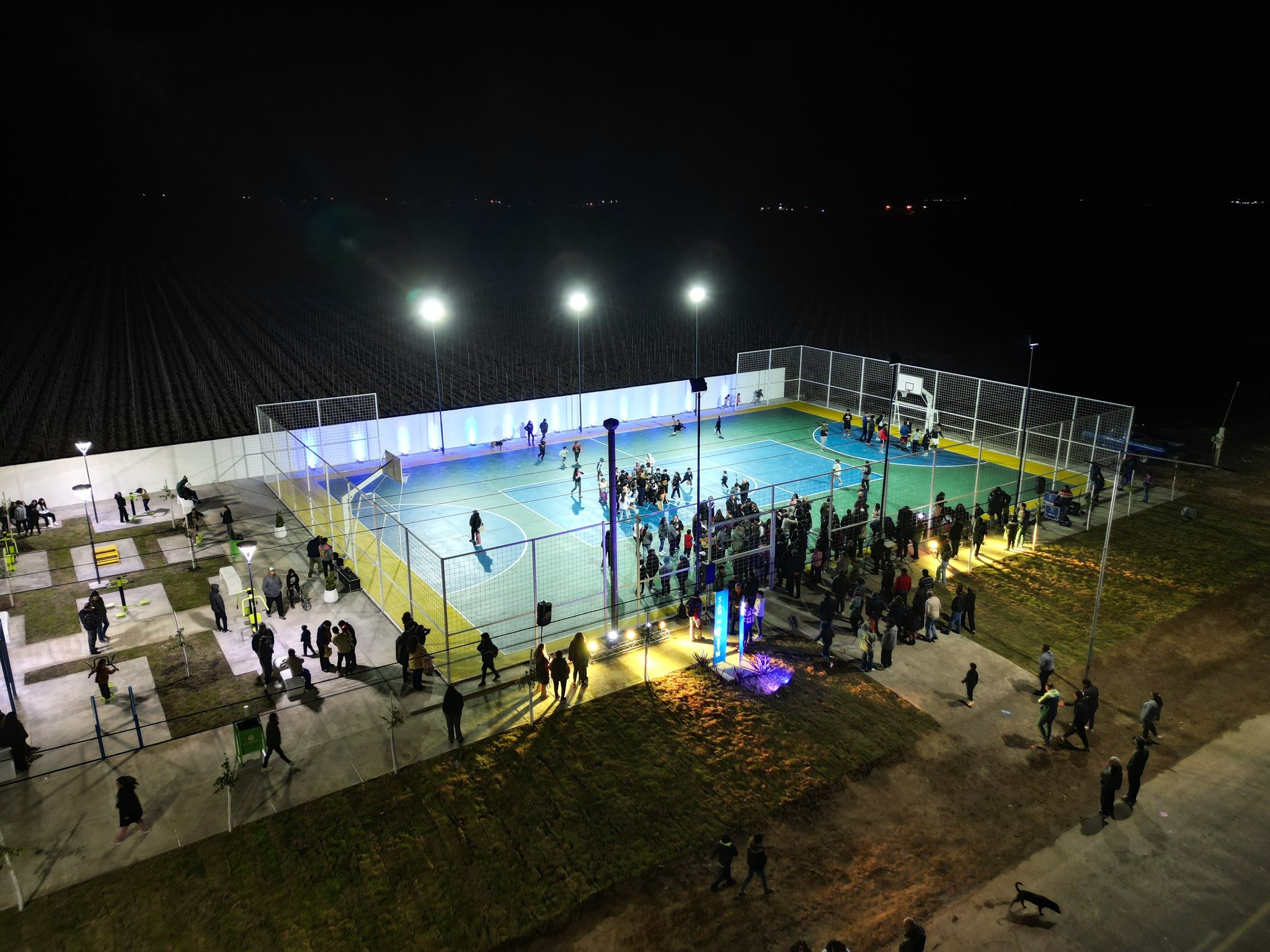 En un emotivo acto realizado en el Barrio El Portal, la Municipalidad de San Martín inauguró el nuevo Playón Deportivo que lleva el nombre de una leyenda del ciclismo sanjuanino: Alberto “Chato” Clemente Bravo.