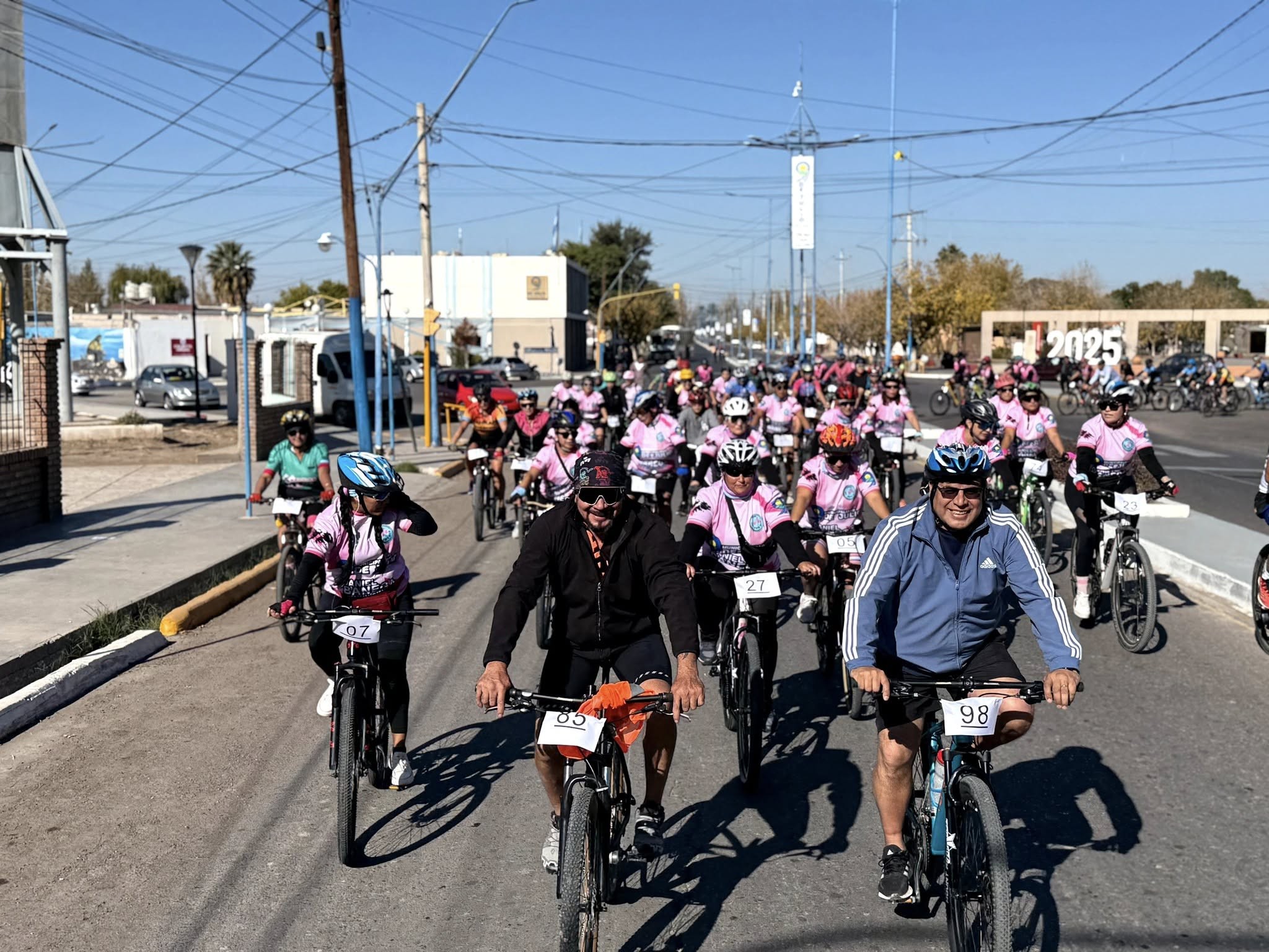 El intendente de 9 de Julio,Daniel Banega,fue parte de un nuevo  Bicitour realizado durante el fin de semana por las calles del departamento.