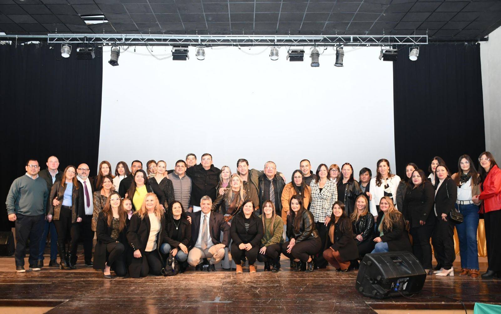 TRES ISLETAS: LA JEFA COMUNAL ACOMPAÑO EL ACTO DE JUBILACIÓN DE DOCENTES DE LA EES N°94