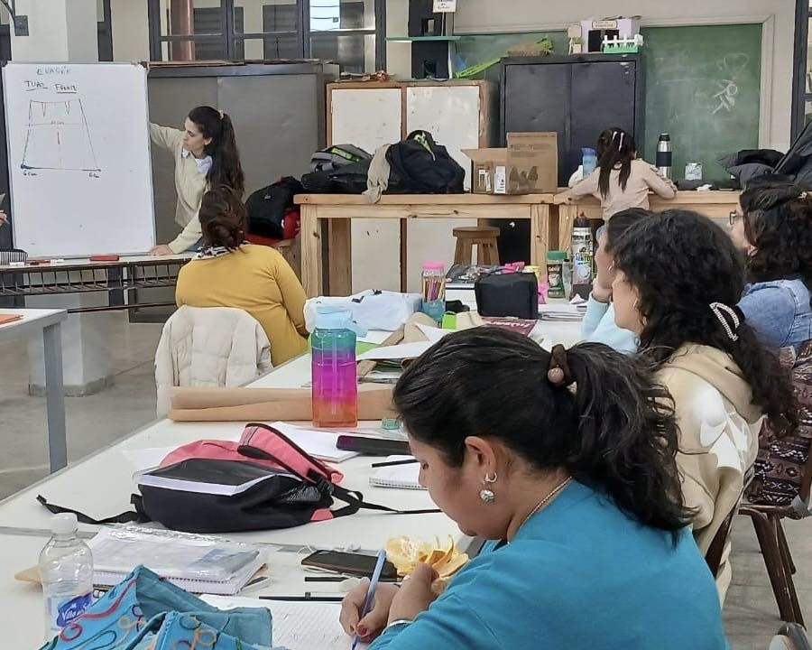 Finalizó el segundo semestre de la Tecnicatura Universitaria en Diseño de Indumentaria y Textil, que se dicta en Iglesia gracias al trabajo conjunto entre la Facultad de Arquitectura, Urbanismo y Diseño de la UNSJ y el Municipio.