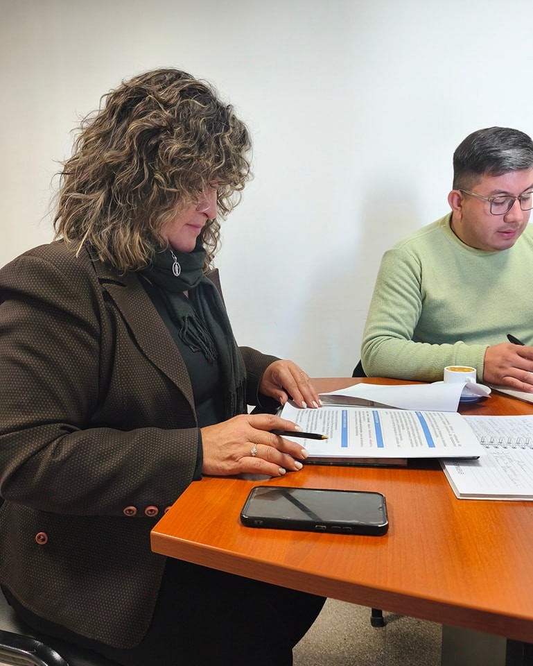 El municpio de Sarmiento mantuvo una reunión con directivos de escuelas del departamento para avanzar en un proyecto que busca poner en valor nuestro turismo local, trabajando de forma articulada con distintos sectores.