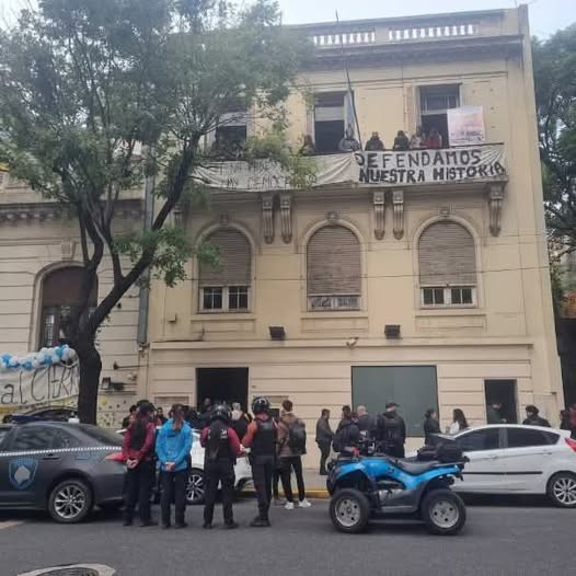Detienen a Juan Grabois , en el instituto Jun Domingo Peron