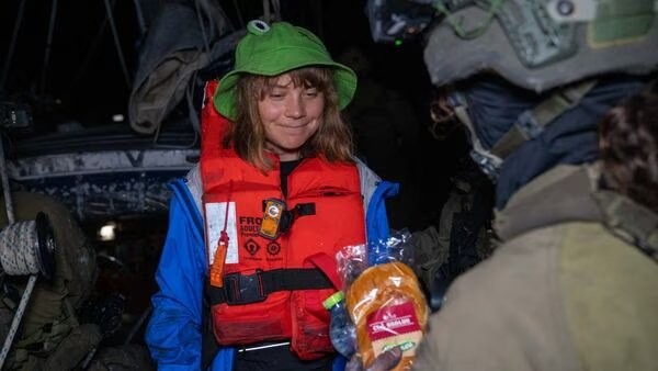 Greta Thunberg- se encucentra secuestrada bajo bandera Israeli – llevava Armas Arroz Medicinas- sillas de ruedas
