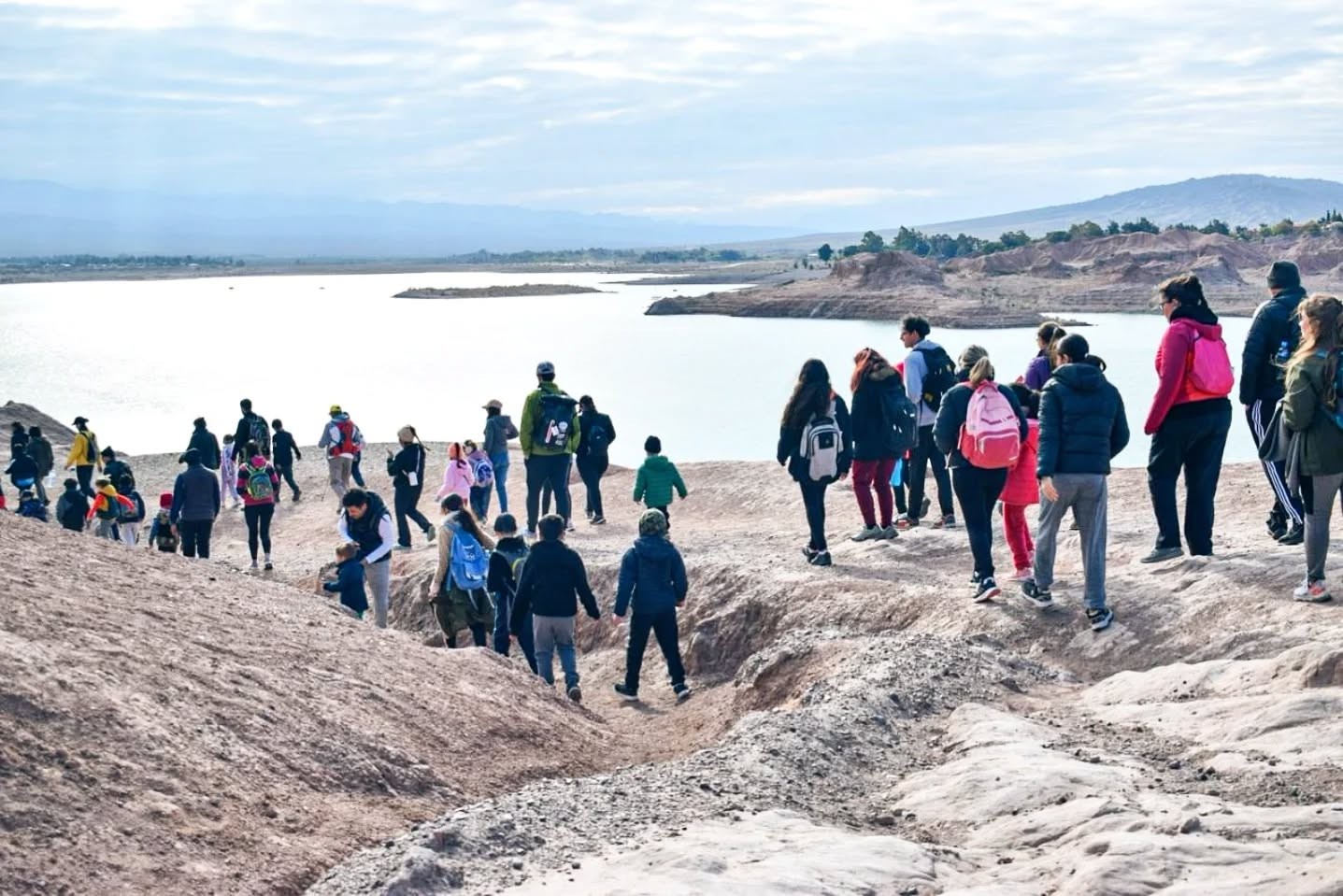 El municipio de Rivadavia realizo el Peque Trekk en El Castillito