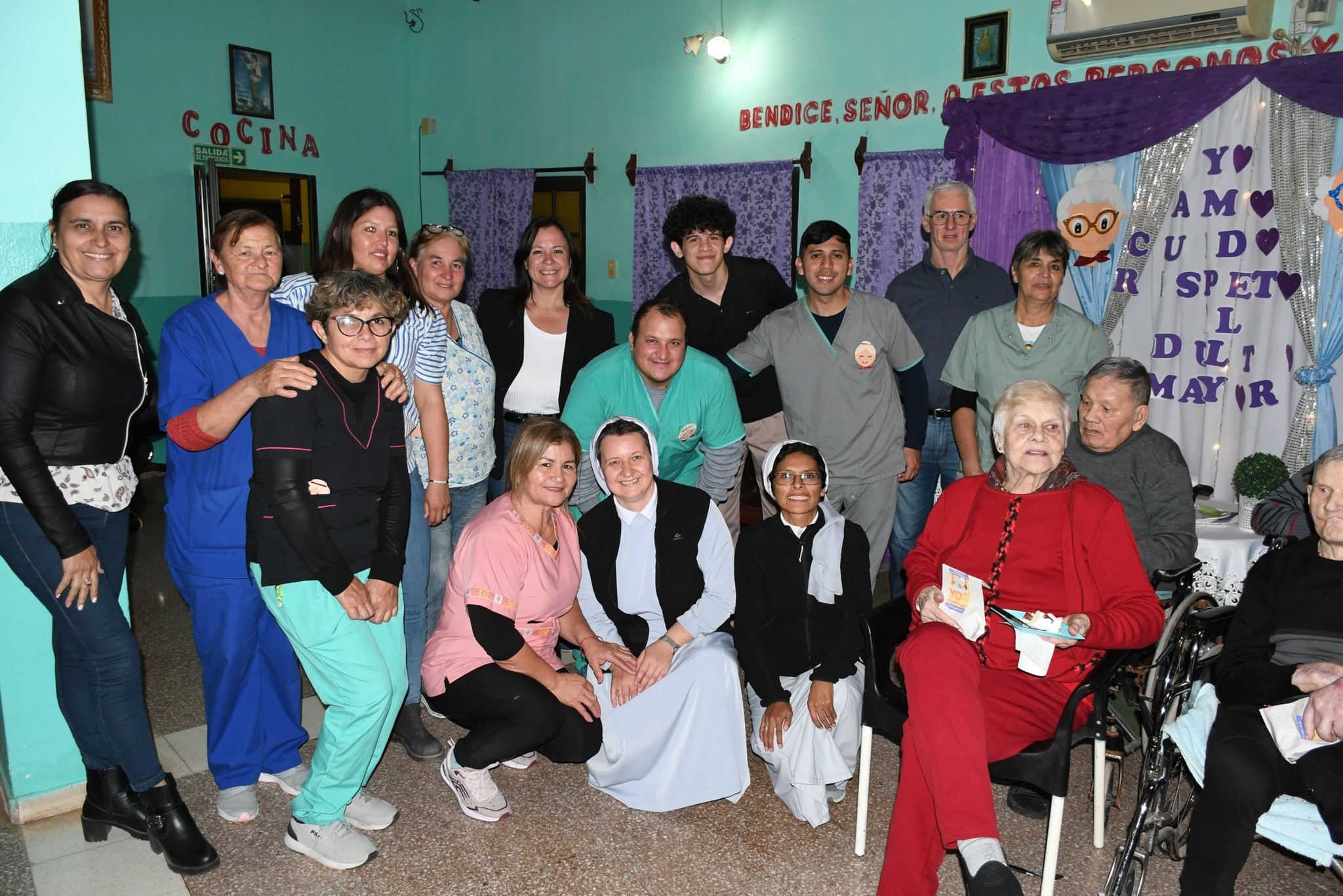 TRES ISLETAS: EL PASADO VIERNES EN LA ASILO DE ANCIANO PADRE Marino Golinelli»BAJO EL LEMA » POR UN BUEN TRATO AL ADULTO MAYOR· SE REALIZO UN PEQUEÑO ACTO PARA NUESTROS ABUELOS