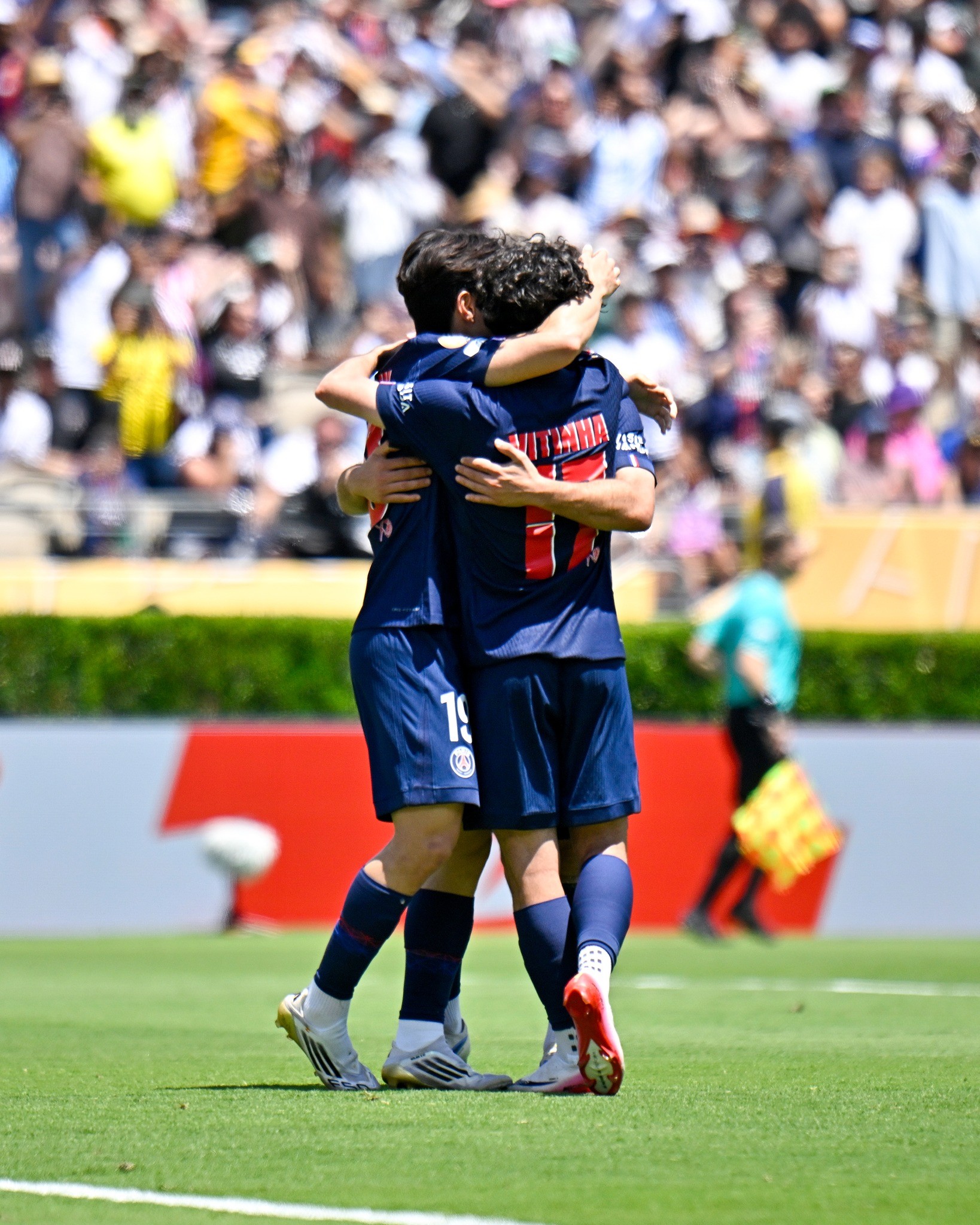 Con goleada, el PSG sube la temperatura en Los Ángeles