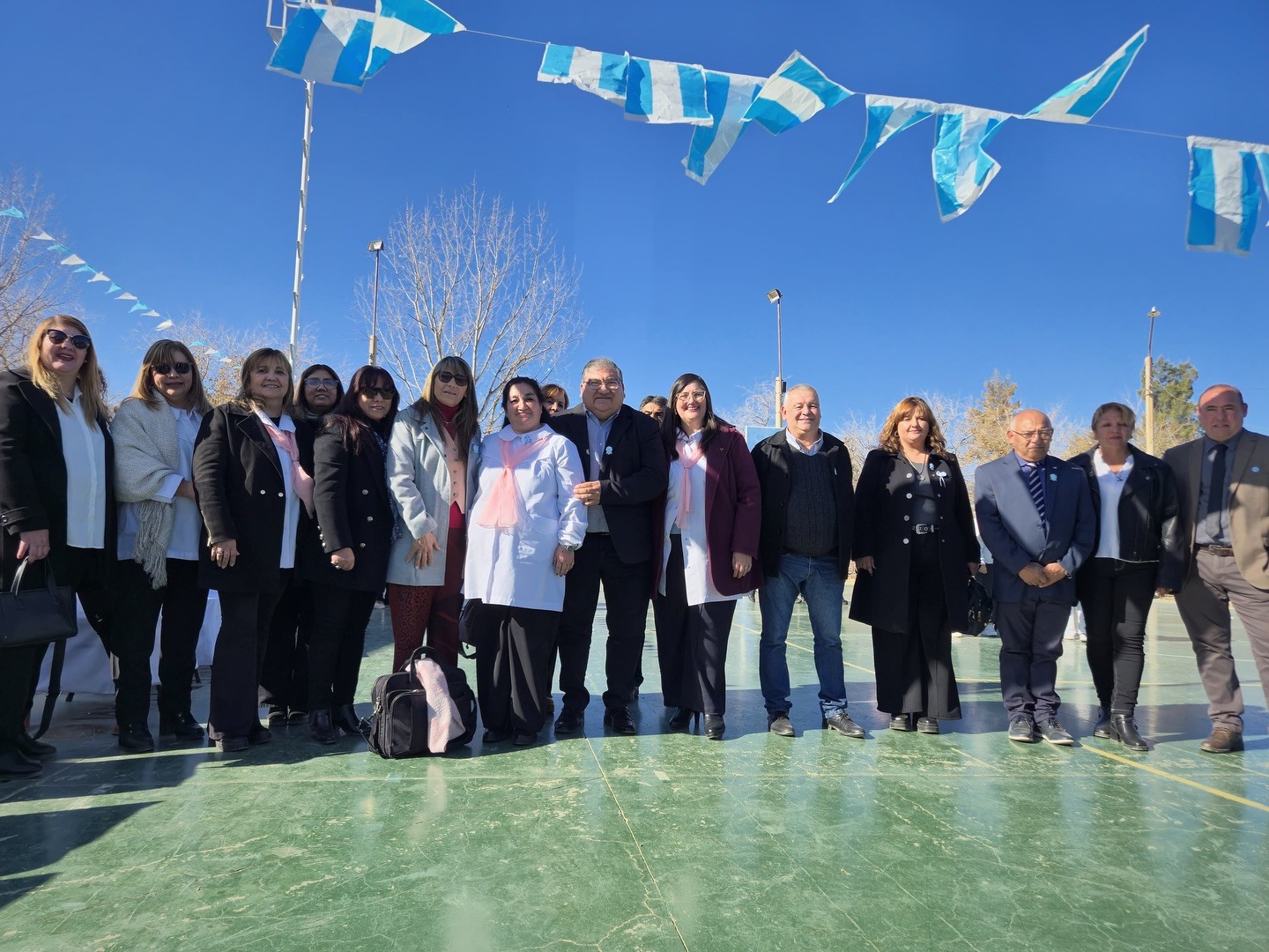 El intendente de Ullum,David Dominguez,participo del acto en la  Escuela Elvira de La Riestra de Lainez donde los  alumnos realizaron la Promesa de Lealtad a la Bandera