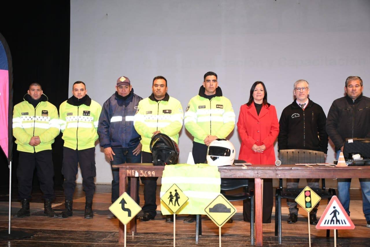 TRES ISLETAS: EDUCAR PARA PREVENIR: EN EL CINE TEATRO SE REALIZÓ UNA CHARLA DE CONCIENTIZACIÓN VIAL A ESTUDIANTES DE NIVEL SECUNDARIO