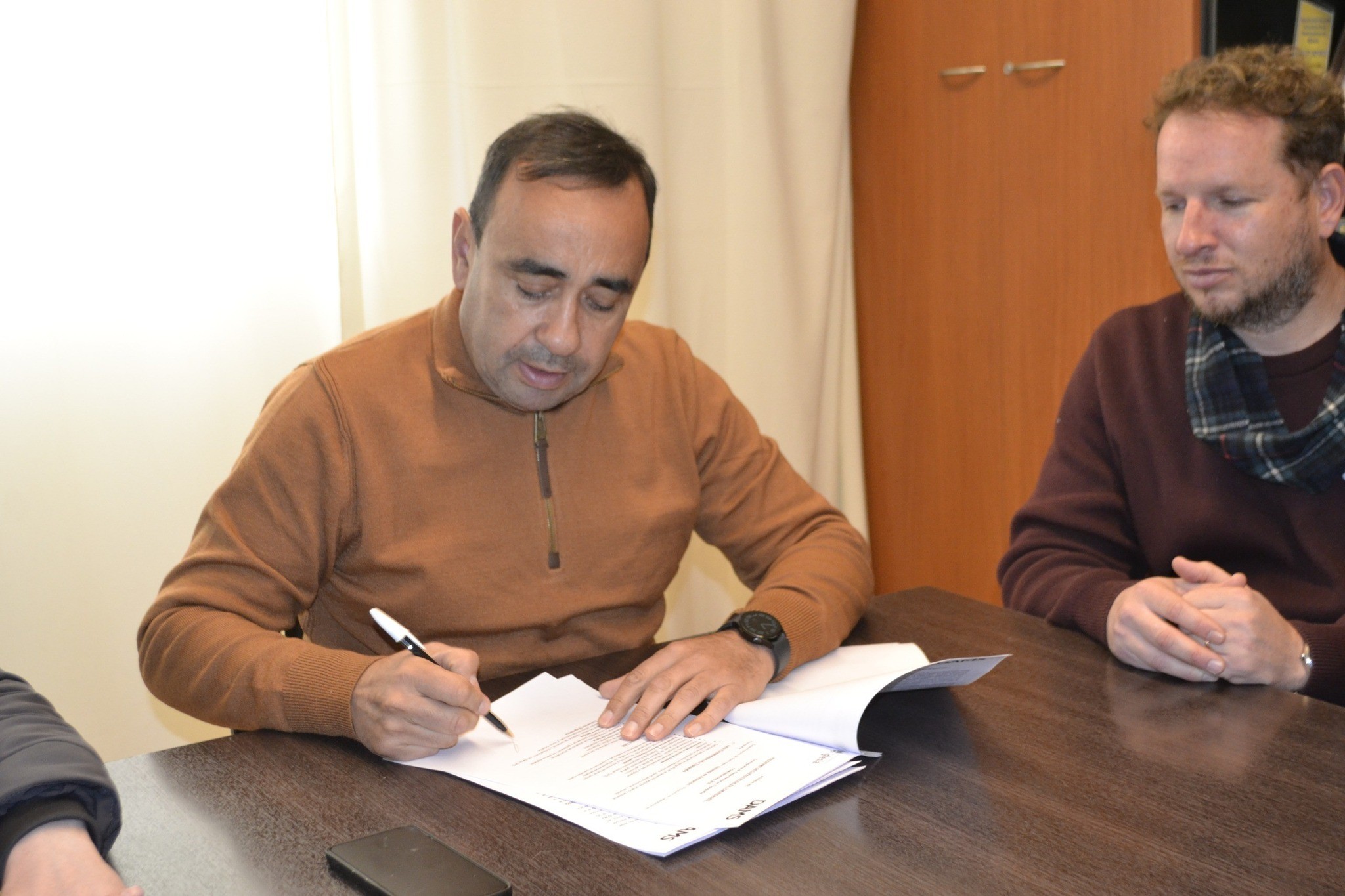 La Municipalidad de Iglesia firmó un convenio de cooperación con la empresa Dams, que brinda servicios de ingeniería, topografía y exploración en proyectos mineros  y que ya está instalada en el departamento generando trabajo para 16 iglesianos.