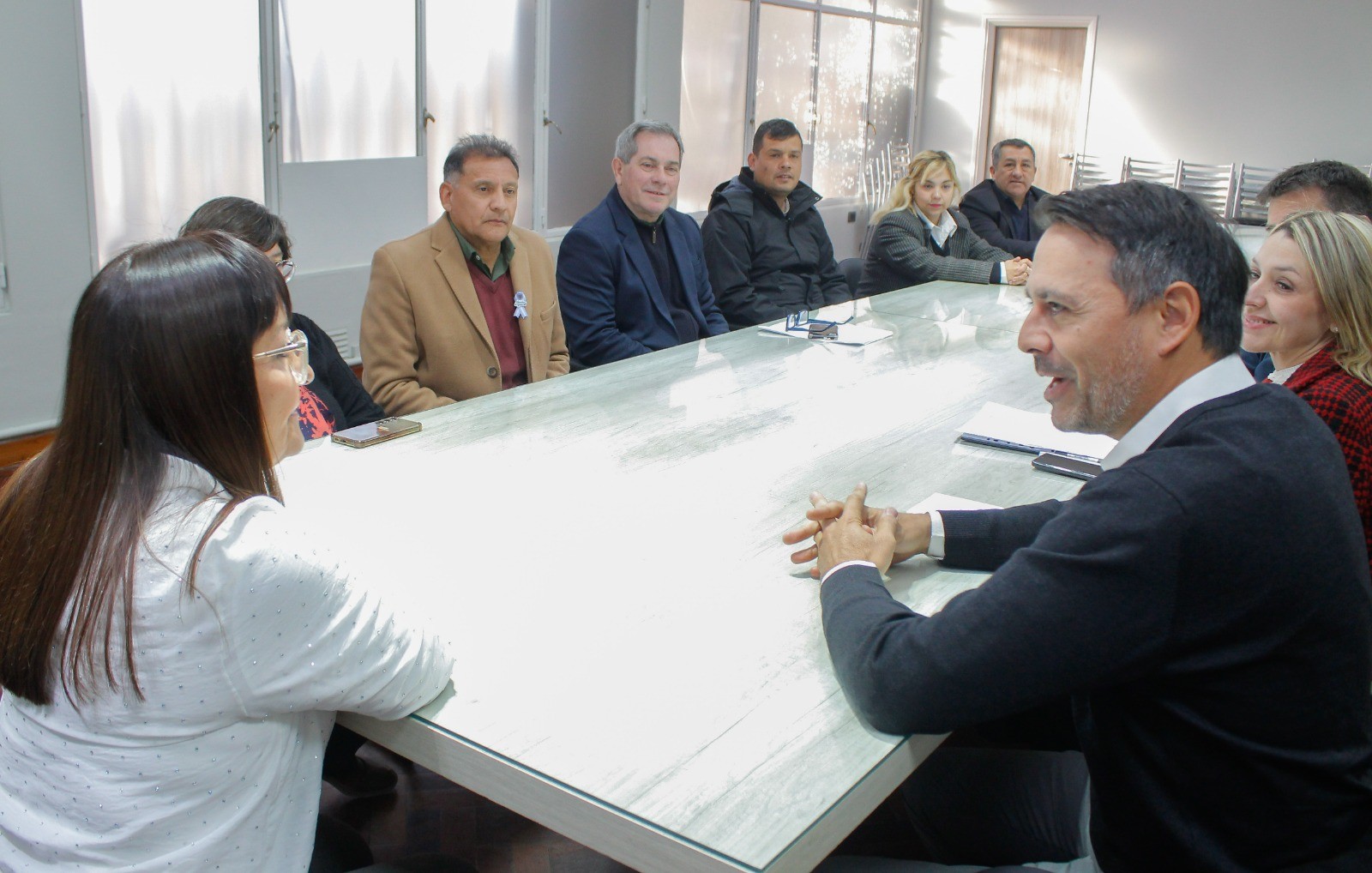 La intendenta de Chimbas,Daniela Rodriguez llevo adelante conjuntamente con la Caja de Acción Social la firma de un importante convenio para realizar la convocatoria a remate de 10 vehículos que cumplían funciones oficiales en nuestro municipio.