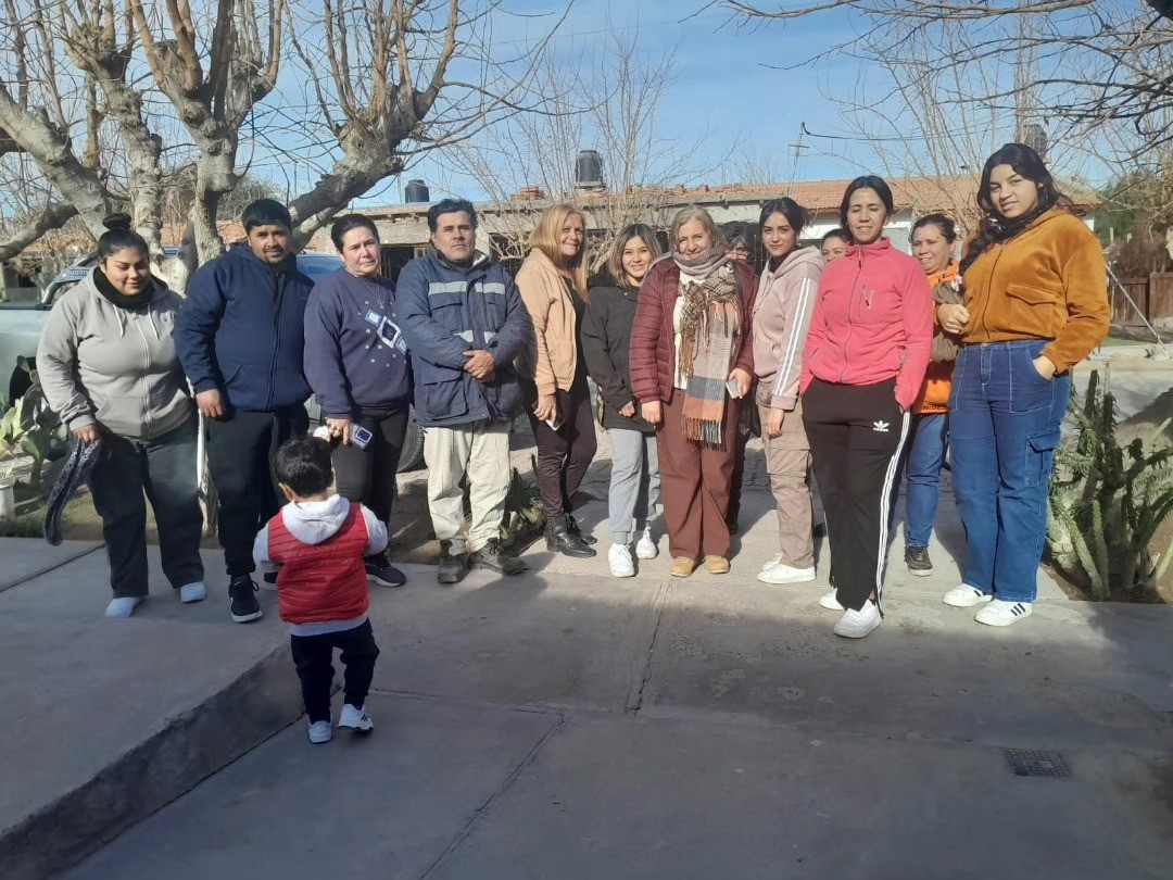 En su compromiso por estar cerca de los vecinos,la intendenta de San Martin, Analía Becerra, visito el barrio Bella Vista