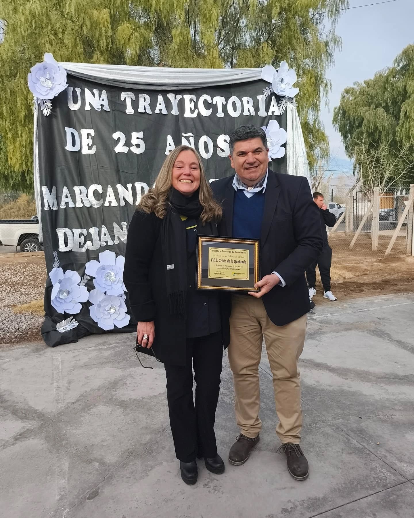 El intendente de Sarmiento,Alfredo Castro, participó del festejo por los 25 años formando con amor y compromiso de la Escuela de E.E.M Cristo de la Quebrada.