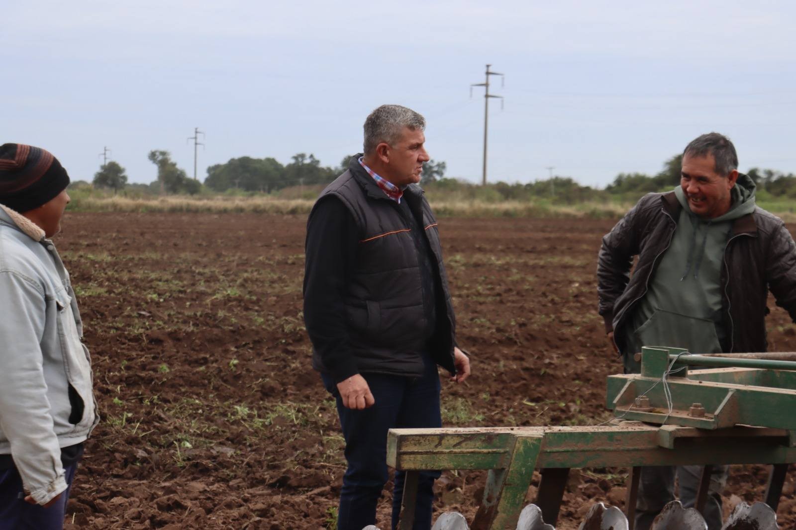 TRES ISLETAS: DESDE LA SECRETARÍA DE LA PRODUCCIÓN DEL MUNICIPIO  IMPULSAMOS LA PRODUCCIÓN LOCAL CON TRABAJOS DE PREPARACIÓN DE SUELO
