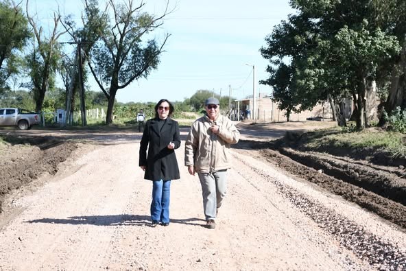 TRES ISLETAS: DESDE EL  MUNICIPIO  CUMPLIÓ CON COMPROMISO : RIPIO EN EL ACCESO A QUINTA ROA
