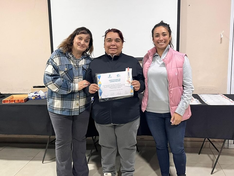 Pensando en el cuidado con empatía de los vecinos mayores,finalizó el taller “Cuidadores Domiciliarios II” en Pocito.