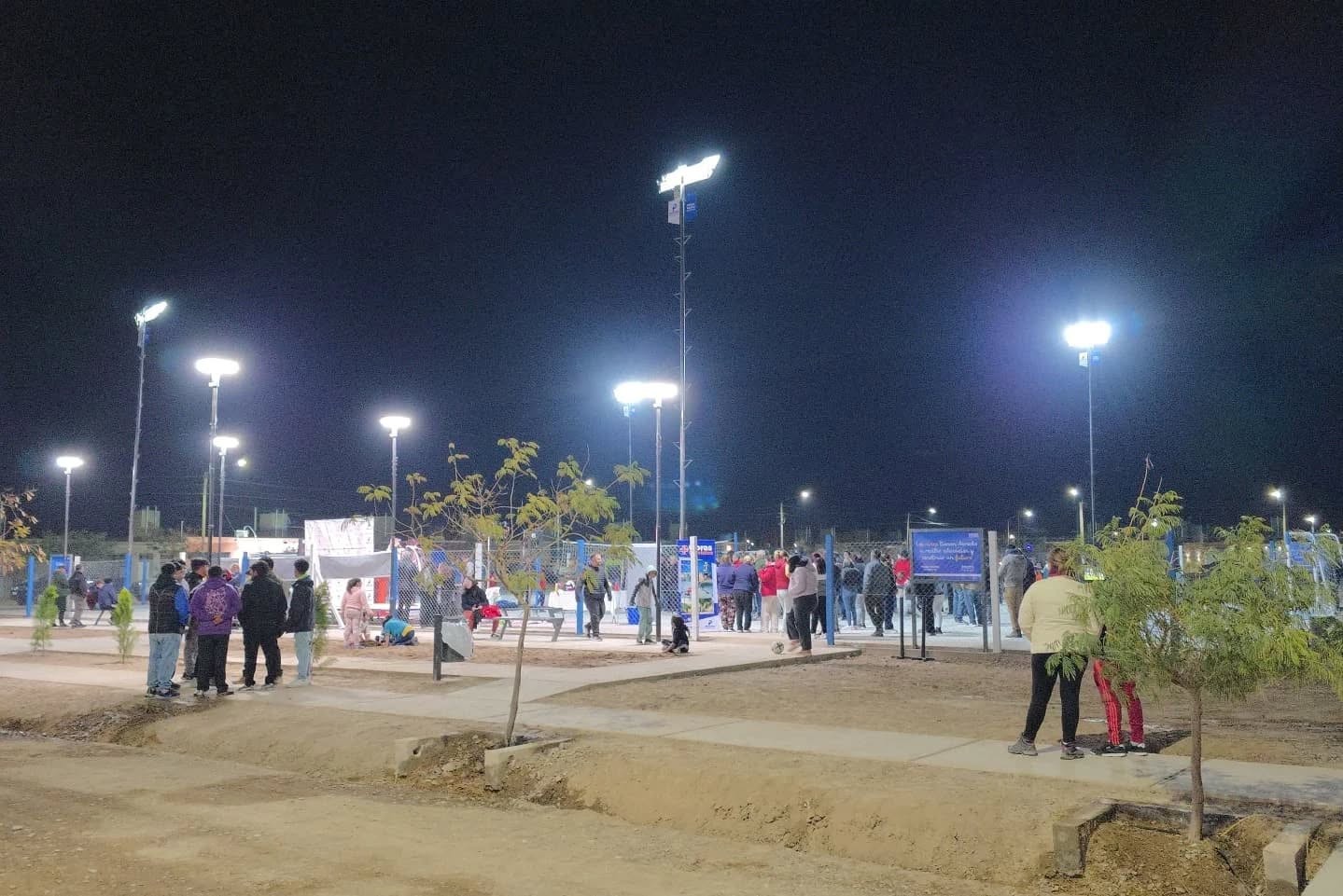 En el marco de su política de desarrollar y fomentar el deporte en Pocito, el intendente Fabian Aballay inauguró el playón deportivo del Barrio Margarita Ferrá.