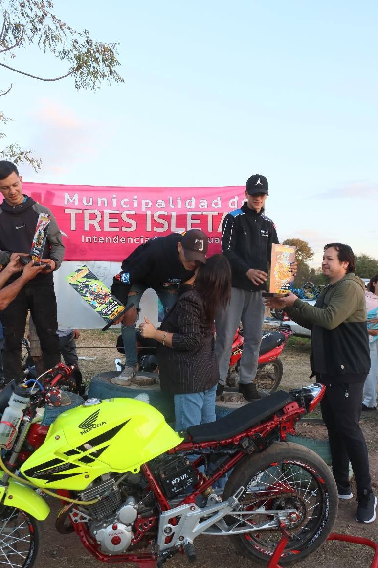 TRES ISLETAS: ESTE FIN DE SEMANA EN NUESTRA CIUDAD SE LLEVO A CABO EL MOTOCICLISMO LOCAL: UNA JORNADA A PURA ADRENALINA