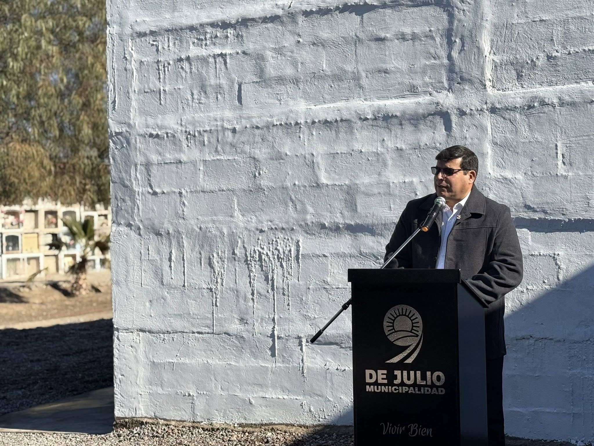 El intendente de 9 de Julio,Daniel Banega, inauguró la primera etapa de nuevos nichos en el Cementerio Las Chacritas