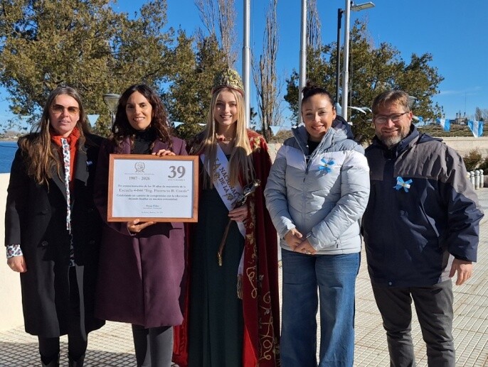 EL NIHUIL CELEBRÓ SU 53º ANIVERSARIO CON LA VISITA DE AZUL ANTOLINEZ