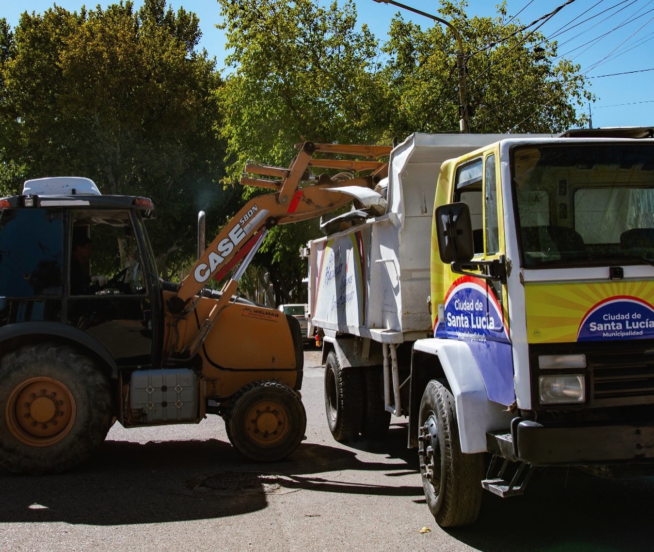 El municipio de Santa Lucia sigue llevando adelante trabajos con constancia y compromiso en distintos sectores del departamento.
