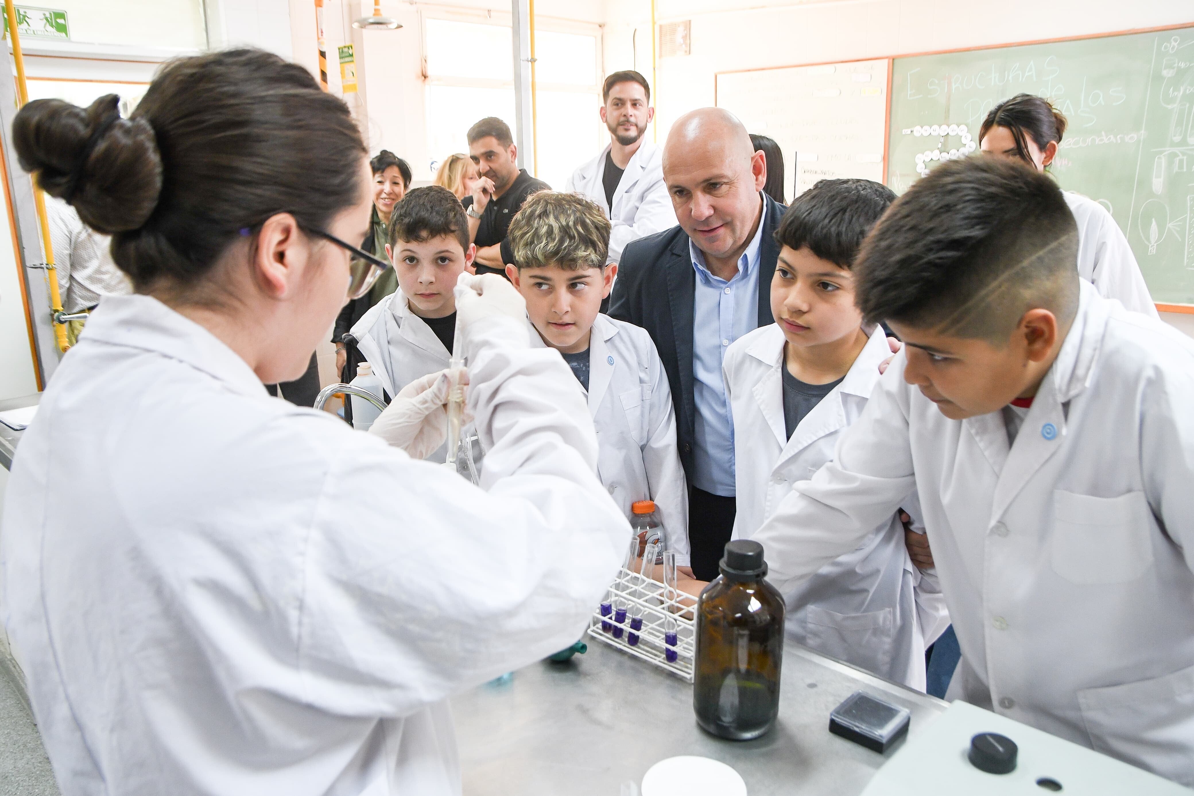 Sastre visitó la Escuela Municipal de Pesca “Juan Demonte”