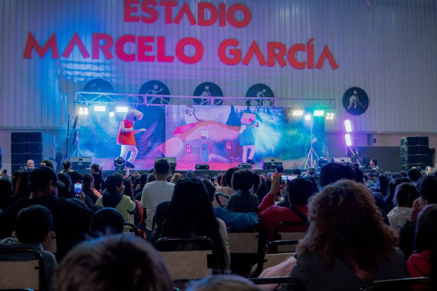 El Estadio Marcelo García vibró a pleno con el show del Capibara en la Granja durante el fin de semana.