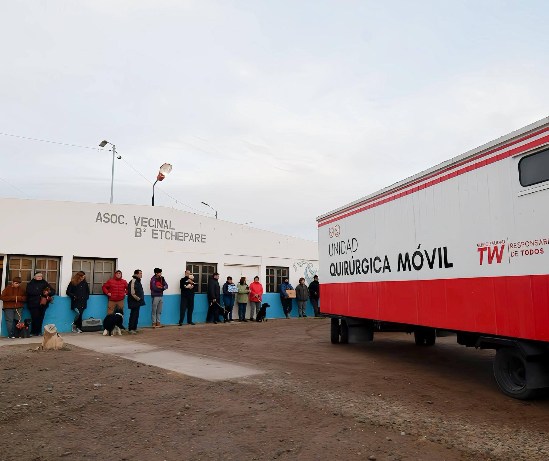 Municipalidad de Trelew Gerardo Merino El quirófano móvil pasó por el barrio Etchepare con castraciones gratis