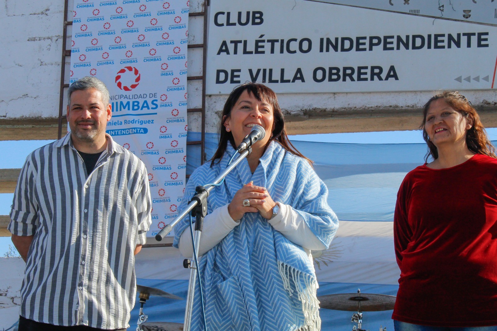 La intendenta de Chimbas,Daniela Rodriguez, dijo presente en la Gran Peña organizada por el Club El Caivo.